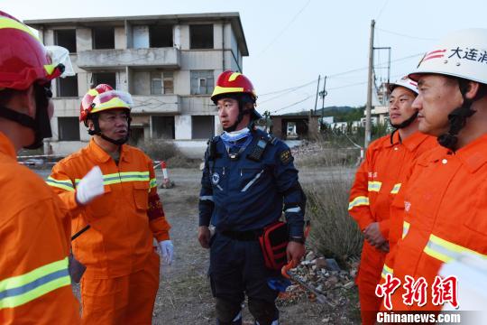 通過此次演練，進(jìn)一步檢驗(yàn)了部隊(duì)實(shí)戰(zhàn)能力，增強(qiáng)了官兵自信心?！菈鄢?攝